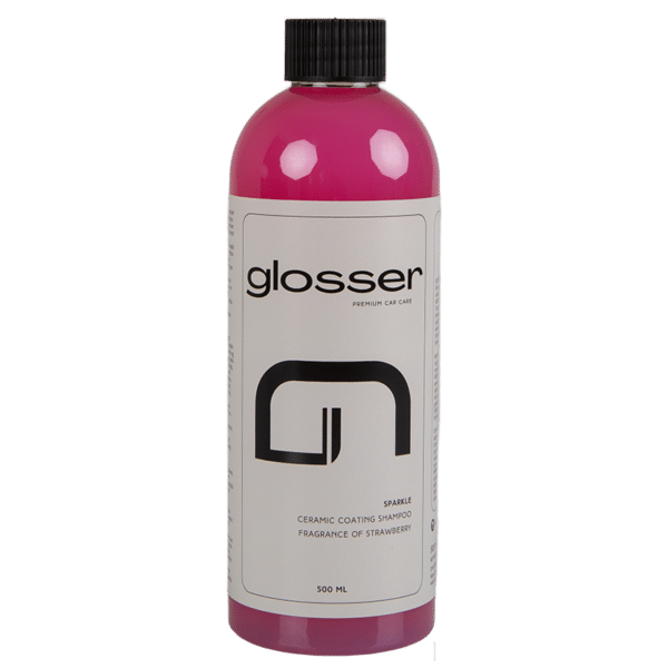 Transparent flaska med svart skruvkork för Glosser keramiskt schampo - Sparkle. Innehållet är rosa.