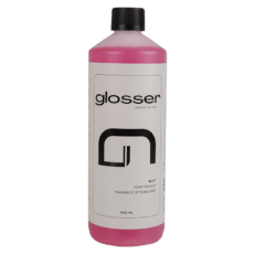 Transparent flaska med svart skruvkork för Glosser Blast alkalisk förtvätt med skum Innehållet är rosa.
